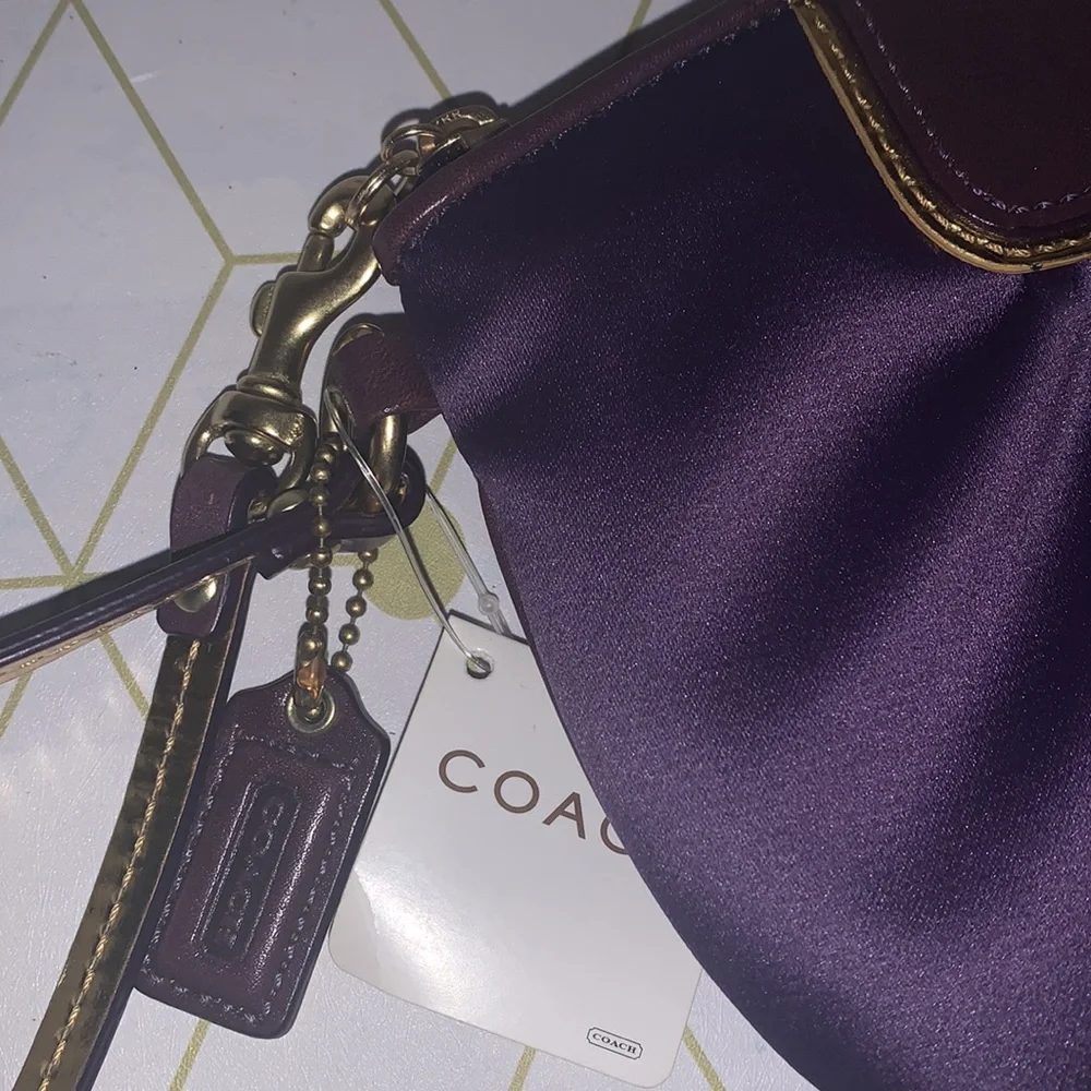 Coach wristlet - Picture 5 of 6